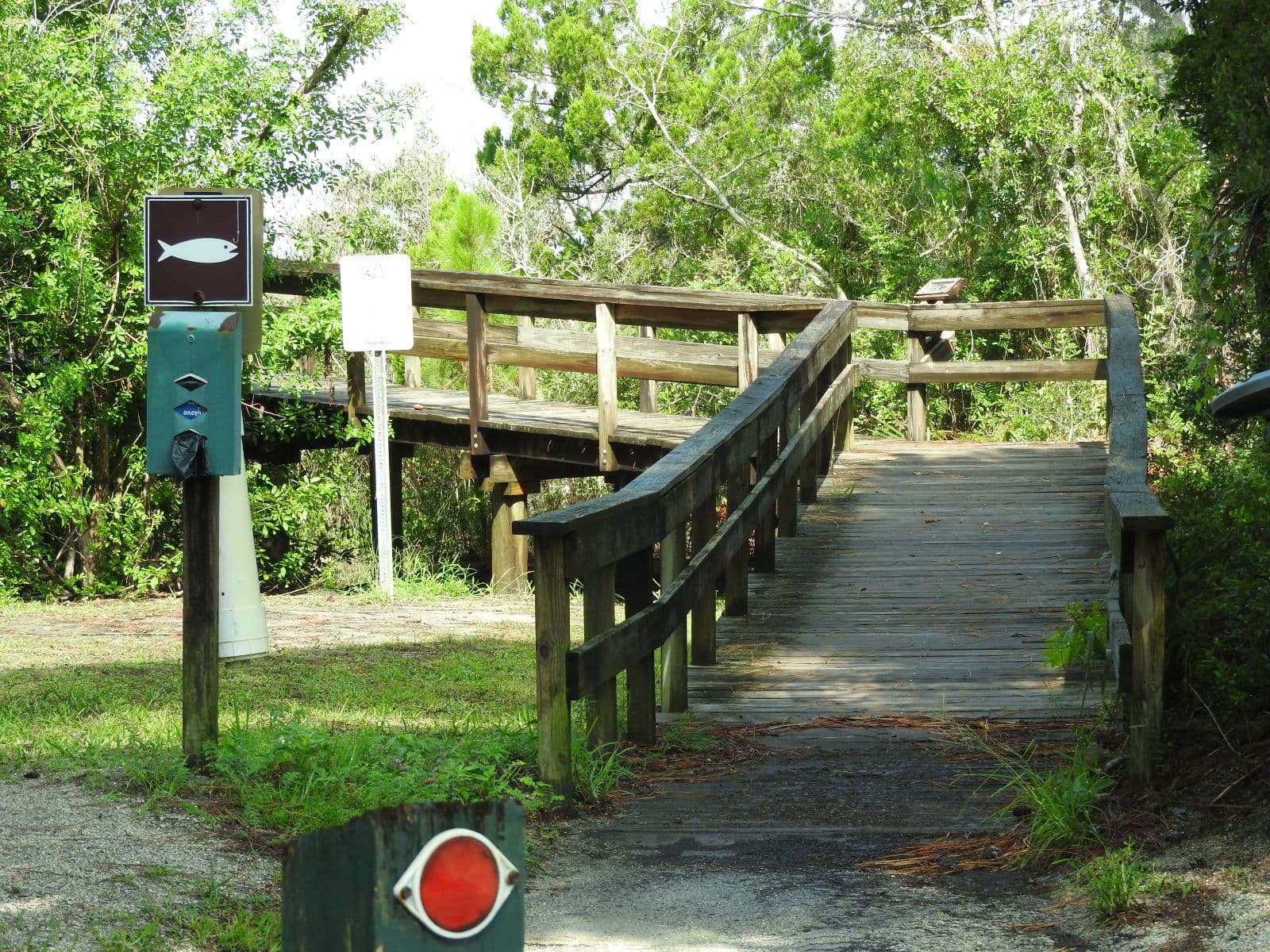 Observation area and greenery at Spruce Creek Park.